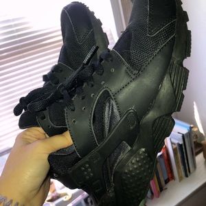 Black Nike Huaraches